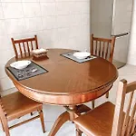 Δωμάτια σε οικογενειακή κατοικία Peniche Master Bedroom With Sea View Balcony, Private Bathroom, Shared Kitchen, Swimming Pool, Surfing *