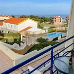 Homestay szállás Peniche Master Bedroom With Sea View Balcony, Private Bathroom, Shared Kitchen, Swimming Pool, Surfing