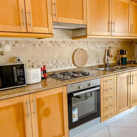 Homestay szállás Peniche Master Bedroom With Sea View Balcony, Private Bathroom, Shared Kitchen, Swimming Pool, Surfing *