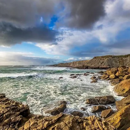 Peniche Master Bedroom With Sea View Balcony, Private Bathroom, Shared Kitchen, Swimming Pool, Surfing Homestay szállás *