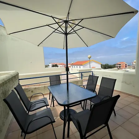 Homestay szállás Peniche Master Bedroom With Sea View Balcony, Private Bathroom, Shared Kitchen, Swimming Pool, Surfing *