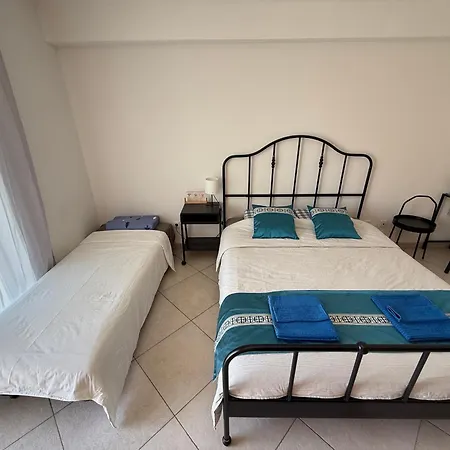 Peniche Master Bedroom With Sea View Balcony, Private Bathroom, Shared Kitchen, Swimming Pool, Surfing Homestay szállás Atouguia da Baleia