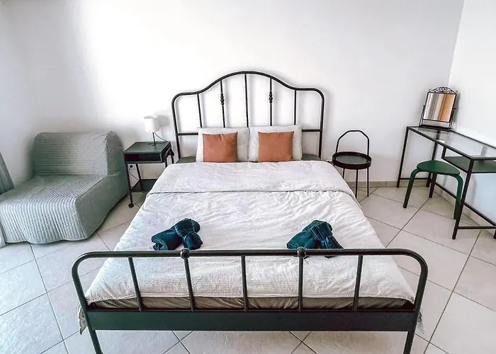 Peniche Master Bedroom With Sea View Balcony, Private Bathroom, Shared Kitchen, Swimming Pool, Surfing