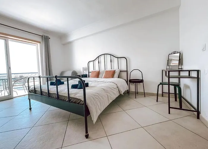 Peniche Master Bedroom With Sea View Balcony, Private Bathroom, Shared Kitchen, Swimming Pool, Surfing Homestay Atouguia Da Baleia